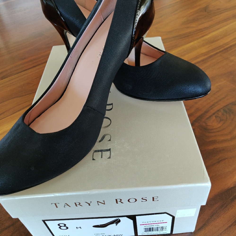 Taryn Rose Teaneck black pumps size 8